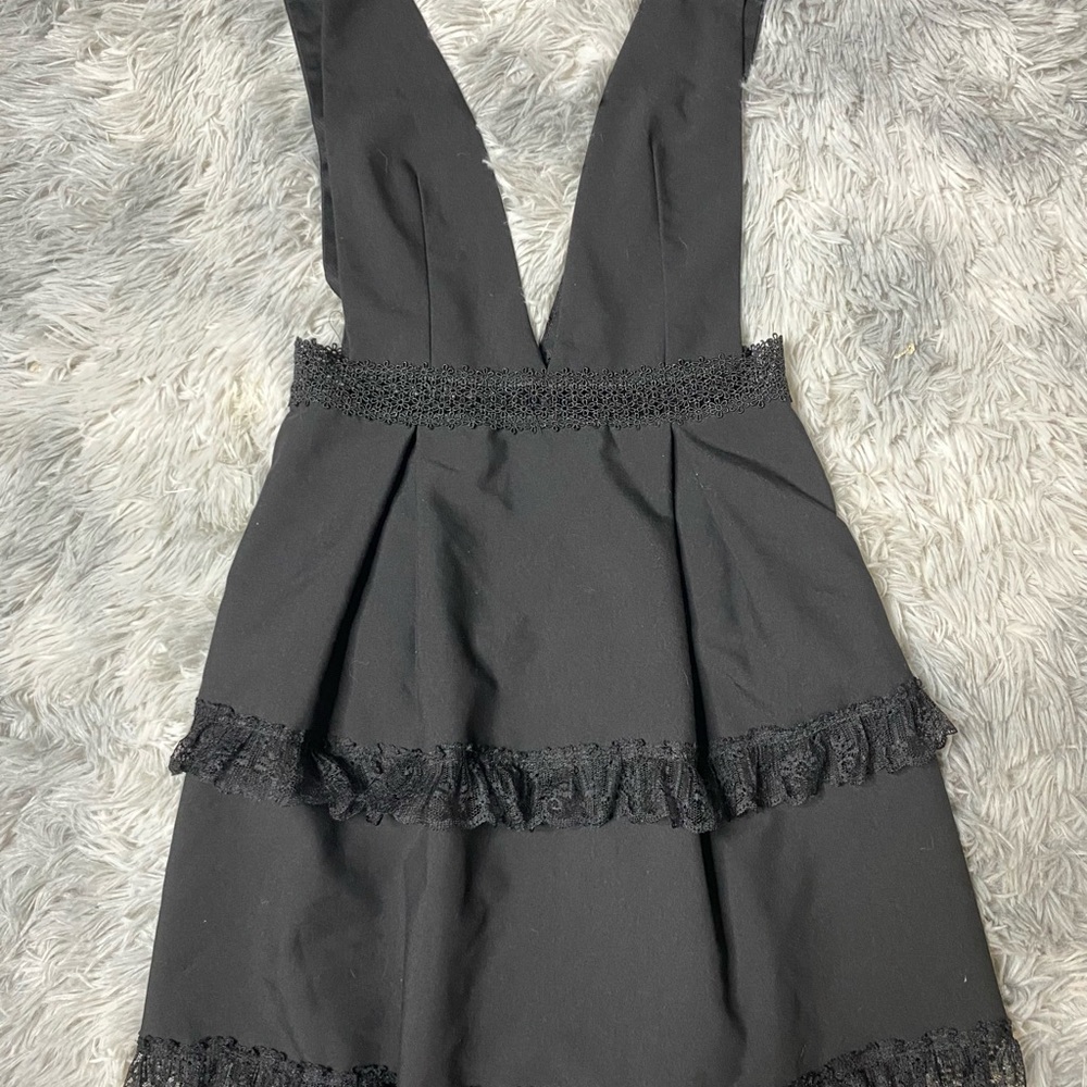 Elegant Black Sleeveless Dress